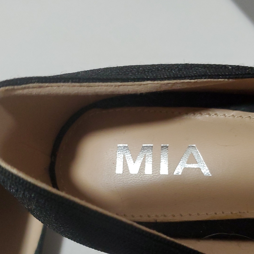 MIA Classic Black Pointed Heels - Picture 2 of 6